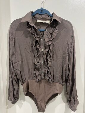 Jen's Pirate Booty Taupe Ruffle-Front Long-Sleeve Bodysuit size XS